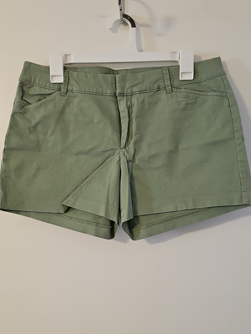 Old Navy Women's Olive Green Casual Chino Shorts 3.5" Inseam Size 10